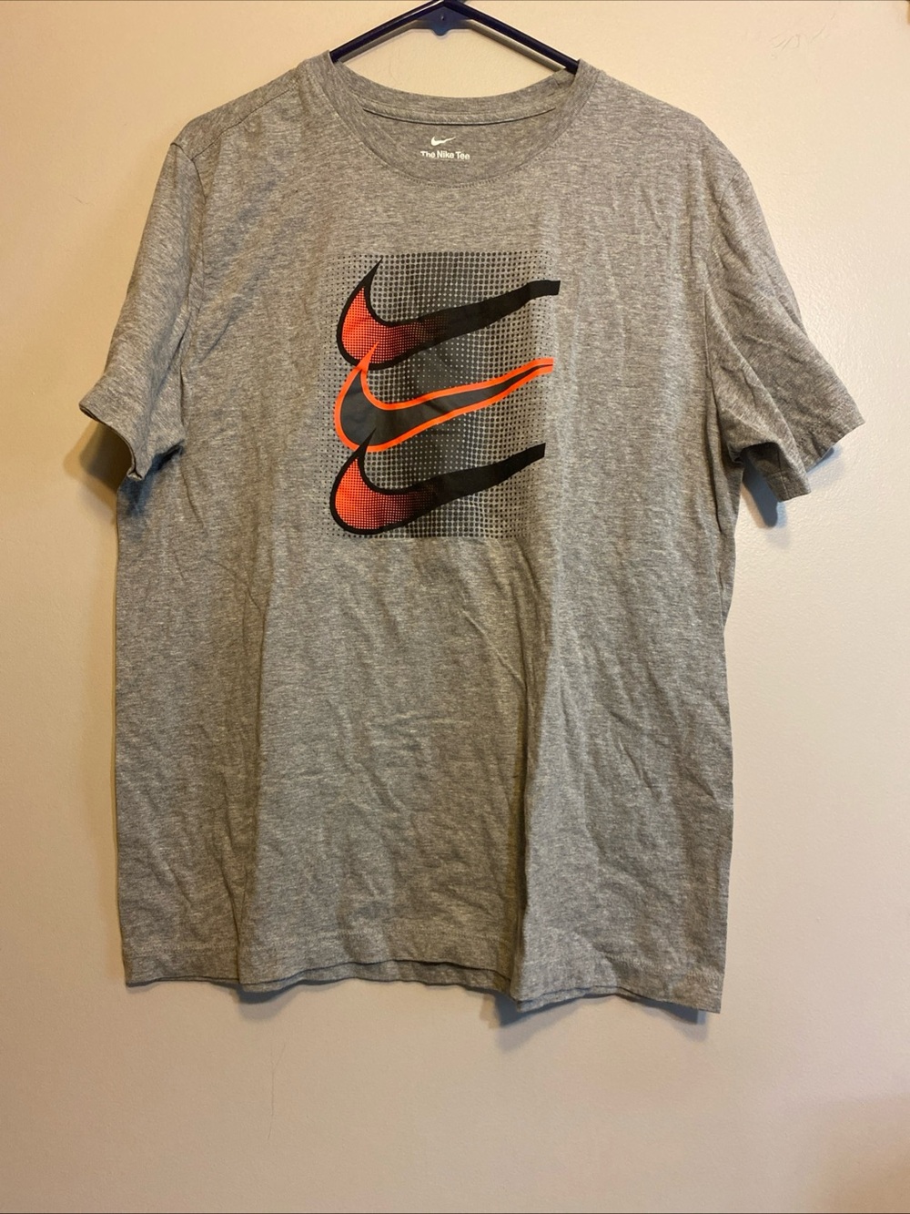 Nike Sportswear T-shirt Men’s Sz L Grey Triple Swoosh Logo‎ Graphic Short Sleeve
